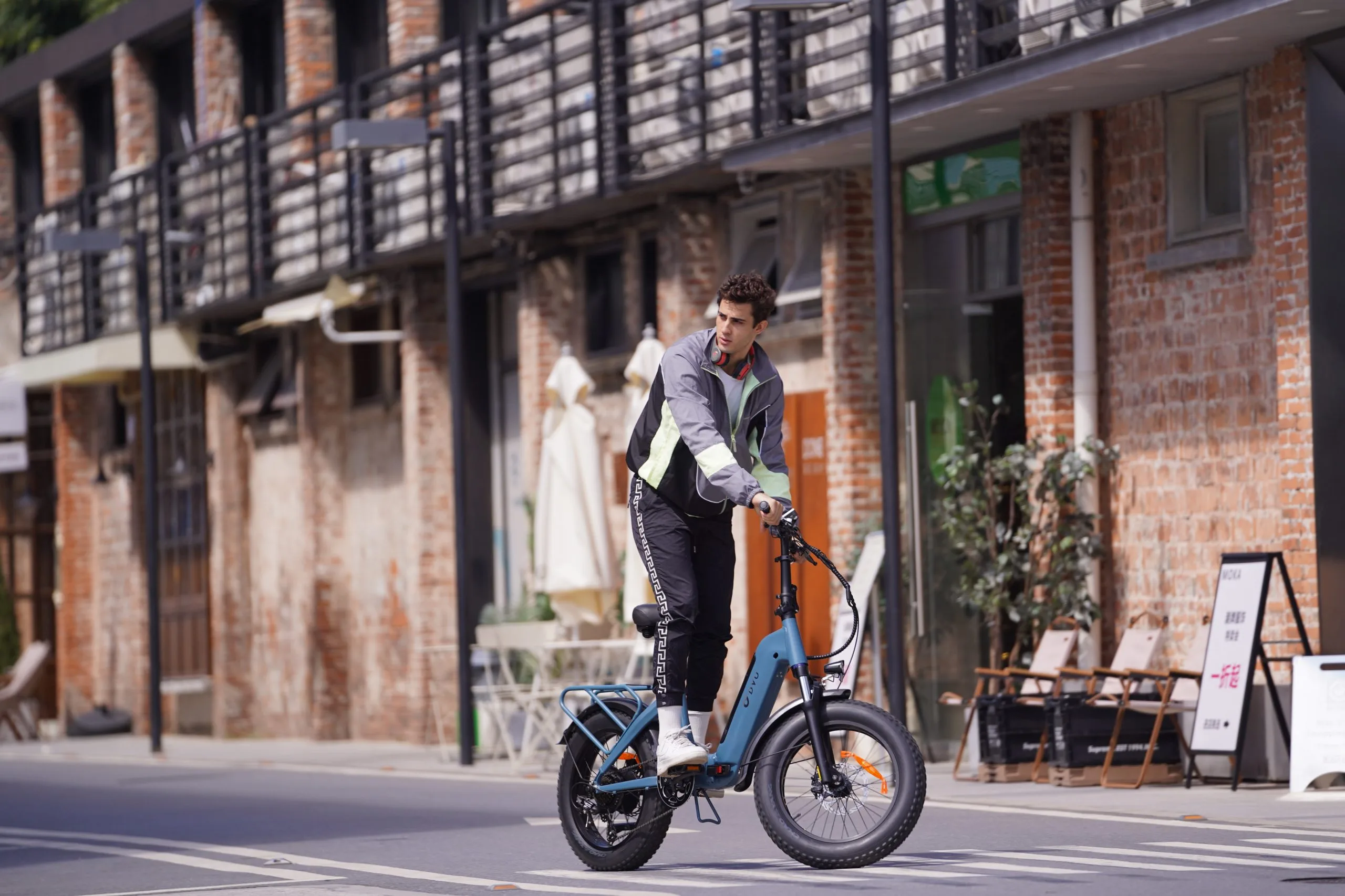 DYU FF500 20in Fat Tire E-Bike, 250W, 70km Range 8 DYU FF500 20in Fat Tire E-Bike, 250W, 70km Range - Image 8