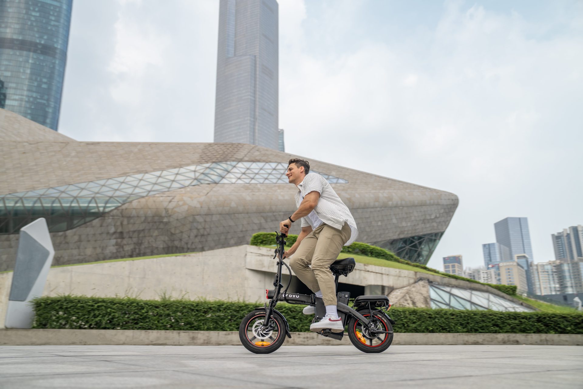 DYU Electric Bike Under £600 UK: Is the Foldable A5 the Best Value E-Bike for 2025? 4