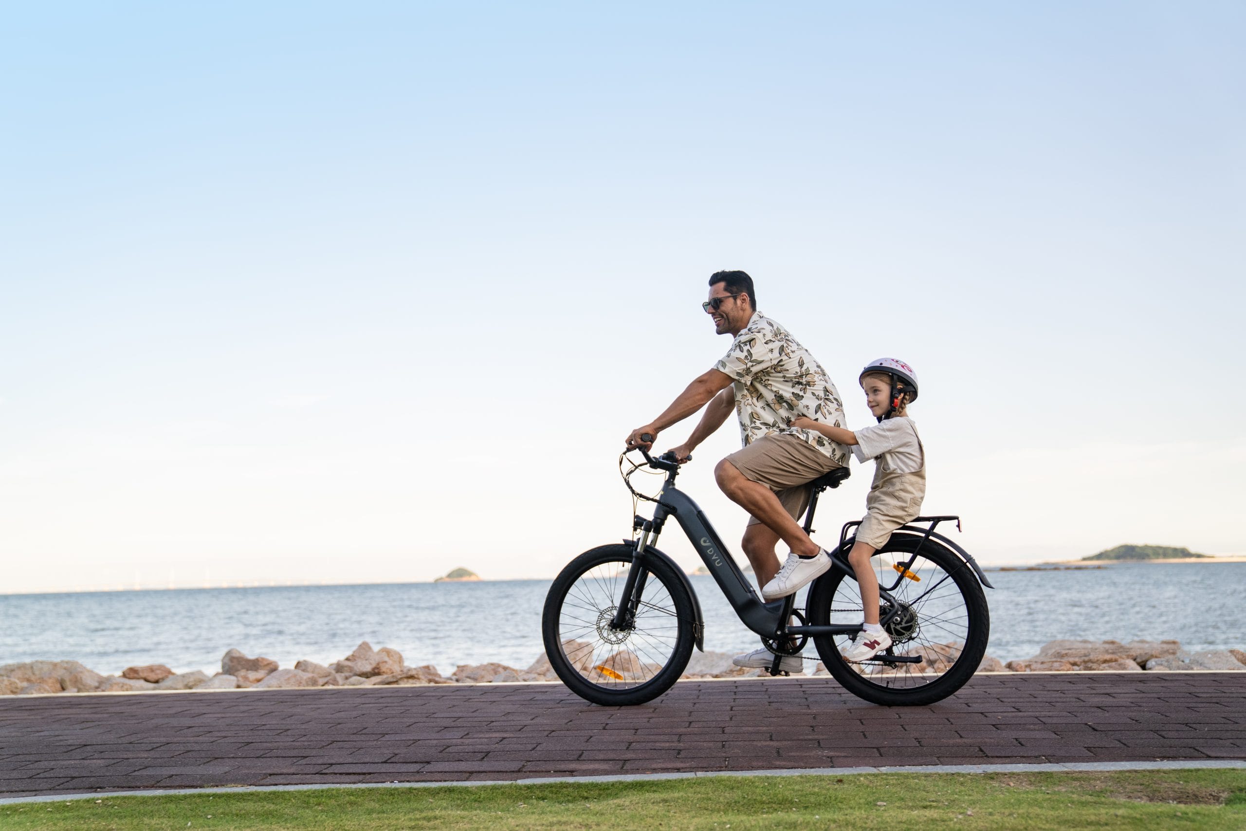 Navigating the World of Electric Bikes: Tips for Commuting and Off-Roading 3