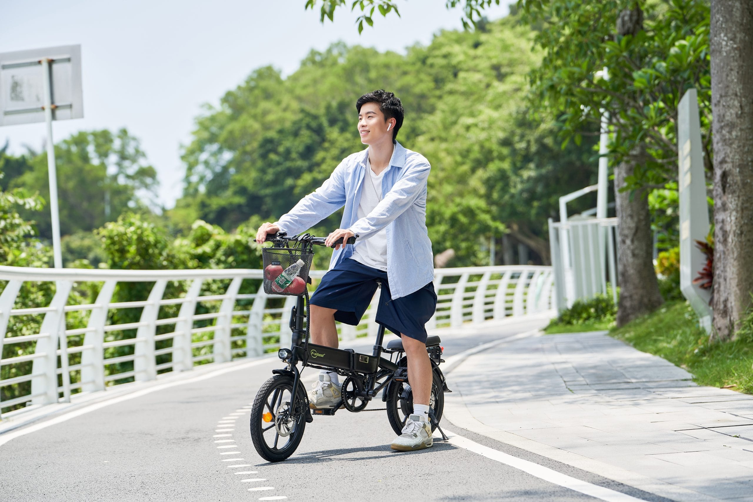 Tired of Traffic Jams? This Foldable Electric Bike Will Revolutionize Your UK Commute! 4