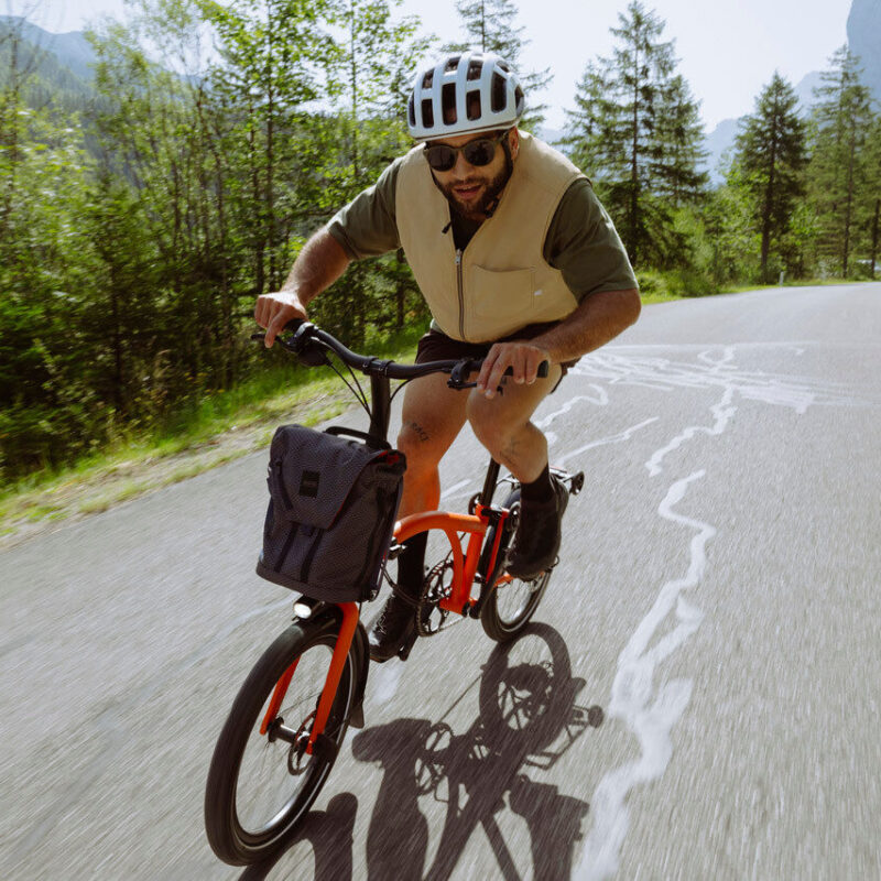 Alternative view of Brompton Electric G Line with Roller Frame - 4-Speed Folding E-Bike with Hydraulic Disc Brakes