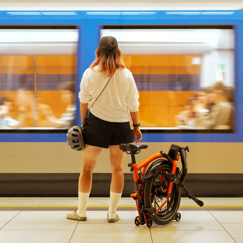 Brompton G Line 8-Speed Folding Bike with Roller Frame - Dark Navy, Mid Handlebars 5