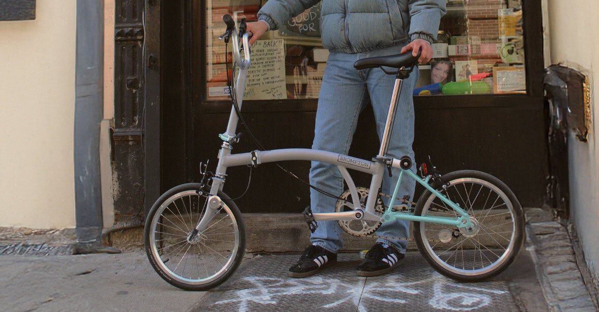 Brompton A Line 3-Speed Folding Bike | Window Grey/Turkish Green, Mid Handlebar 2 Brompton A Line 3-Speed Folding Bike | Window Grey/Turkish Green, Mid Handlebar - Image 2