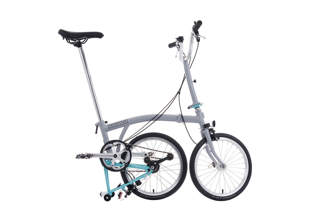 Brompton A Line 3-Speed Folding Bike | Window Grey/Turkish Green, Mid Handlebar 4 Brompton A Line 3-Speed Folding Bike | Window Grey/Turkish Green, Mid Handlebar - Image 4