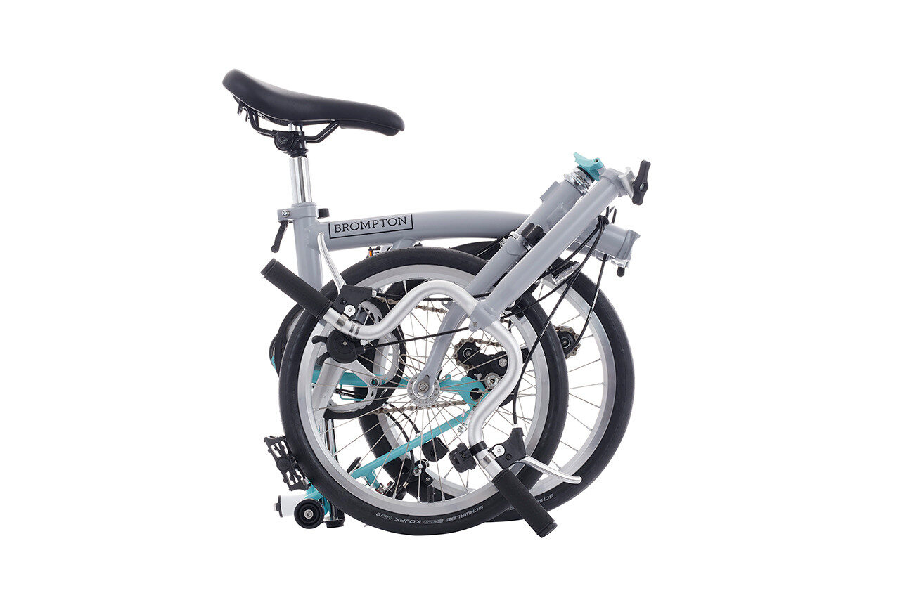 Brompton A Line 3-Speed Folding Bike | Window Grey/Turkish Green, Mid Handlebar 5 Brompton A Line 3-Speed Folding Bike | Window Grey/Turkish Green, Mid Handlebar - Image 5