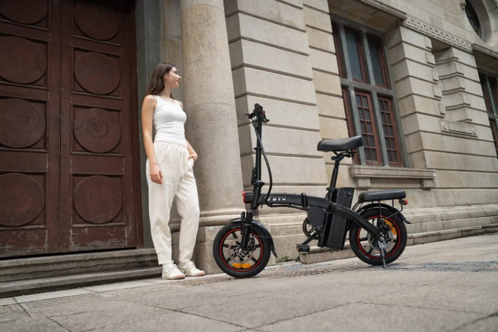 The Future of E-Bike Charging: Wireless and Solar-Powered 1