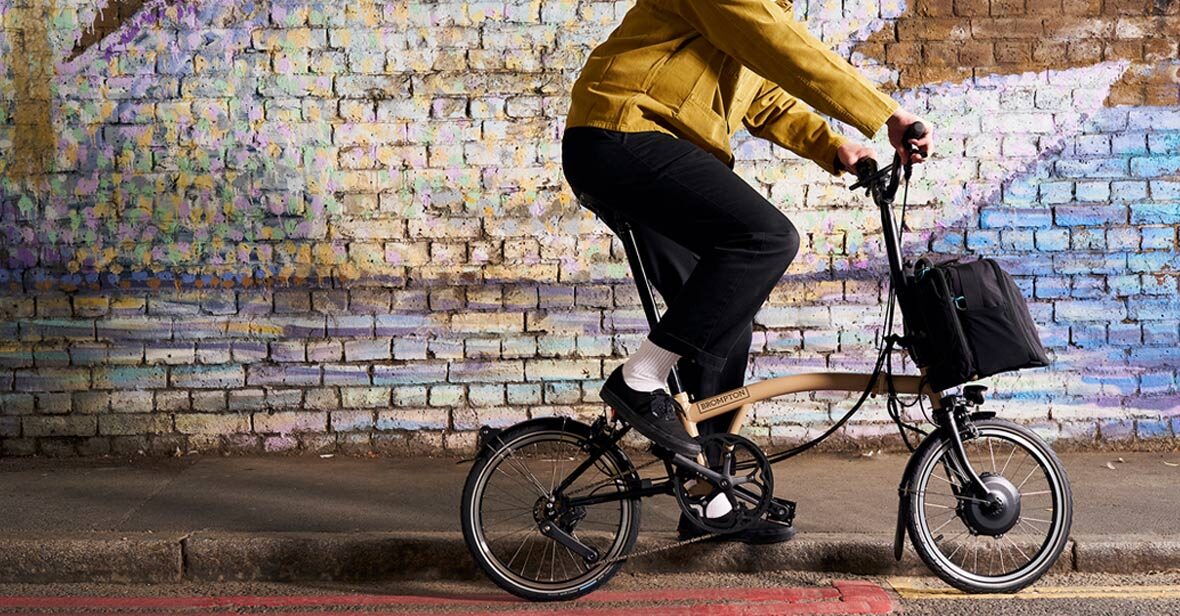 Brompton Electric P Line Urban – 4-Speed Lightweight Folding E-Bike with Roller Rack 2 Brompton Electric P Line Urban – 4-Speed Lightweight Folding E-Bike with Roller Rack - Image 2