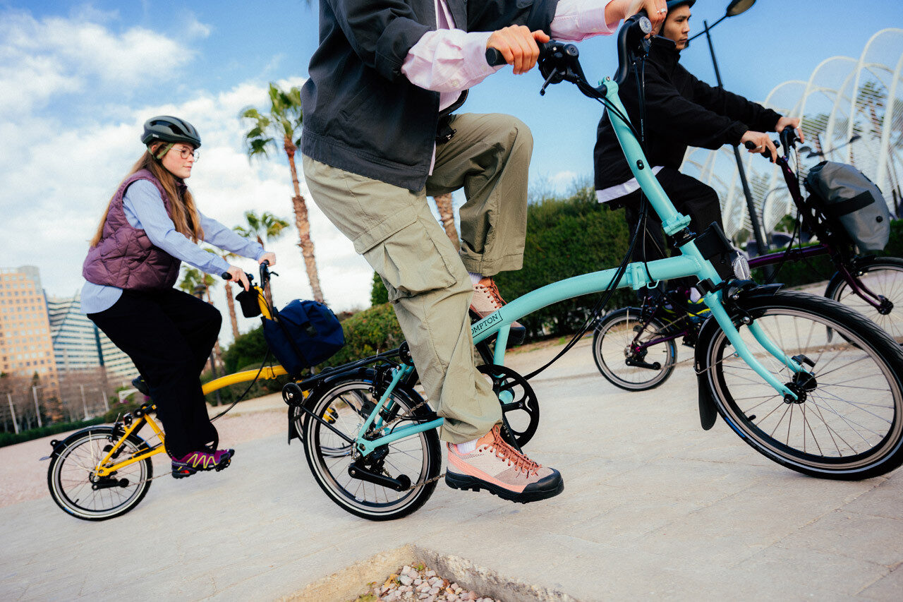 Brompton C Line 12-Speed Folding Bike - Turkish Green, Mid Handlebars 2 Brompton C Line 12-Speed Folding Bike - Turkish Green, Mid Handlebars - Image 2