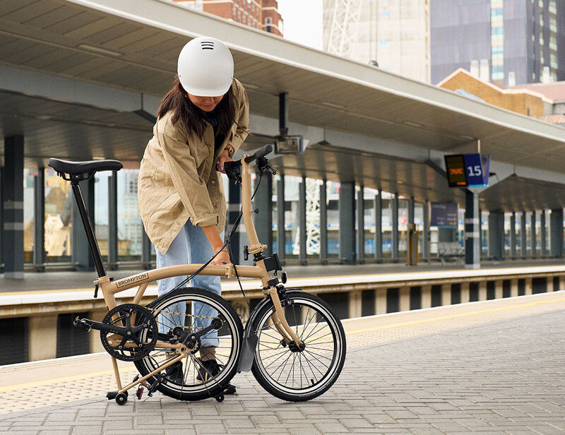 Alternative view of Brompton C Line 2-Speed Folding Bike - Racing Green, Low Handlebars