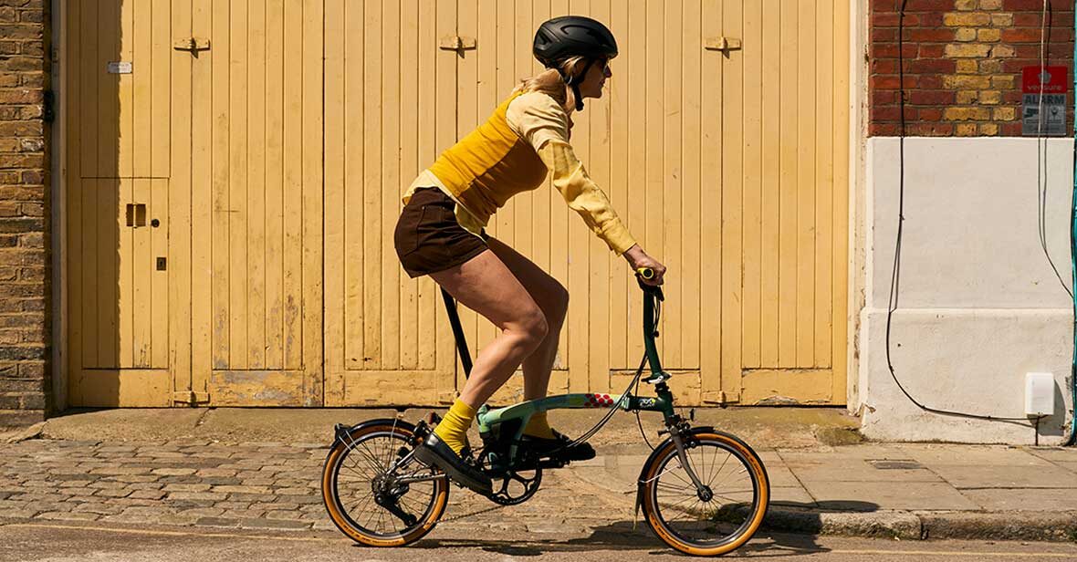 Brompton x Tour de France P Line 12-Speed Folding Bike - Sprinters Light Green, Low Handlebars 2 Brompton x Tour de France P Line 12-Speed Folding Bike - Sprinters Light Green, Low Handlebars - Image 2